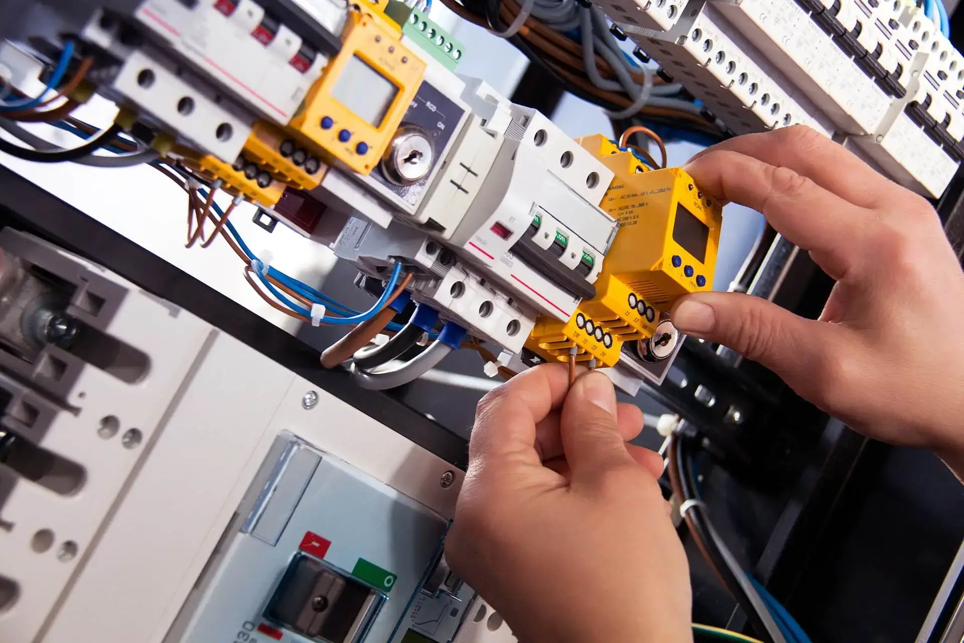Certified electricians in Worcester Park